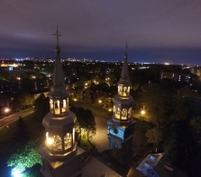 Les clochers de l'Église de la Visitation, dont l'une des cloches provient de Londres et l'autre de Rome.