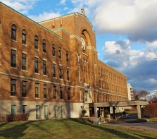 L'Hôpital Notre-Dame-de-la-Merci sur le boulevard Gouin face à la prison de Bordeaux