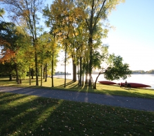 Le parc Beauséjour à l'ouest du Centre Albert-Prévost UdM, sur Gouin O.
