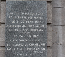 Plaque commémorative de l'Église de la Visitation faisant mention de Jacques Cartier et Samuel de  Champlain