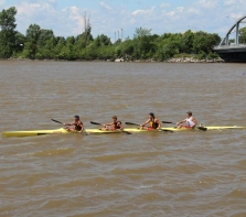 Club de canotage de  Cartierville, bordant la rivière des Prairies à l'ouest du pont Lachapelle.