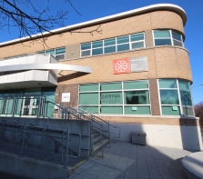 Ahuntsic, maison de la Culture et bibliothèque, à l'angle des rues Fleury et le boulevard Lajeunesse.